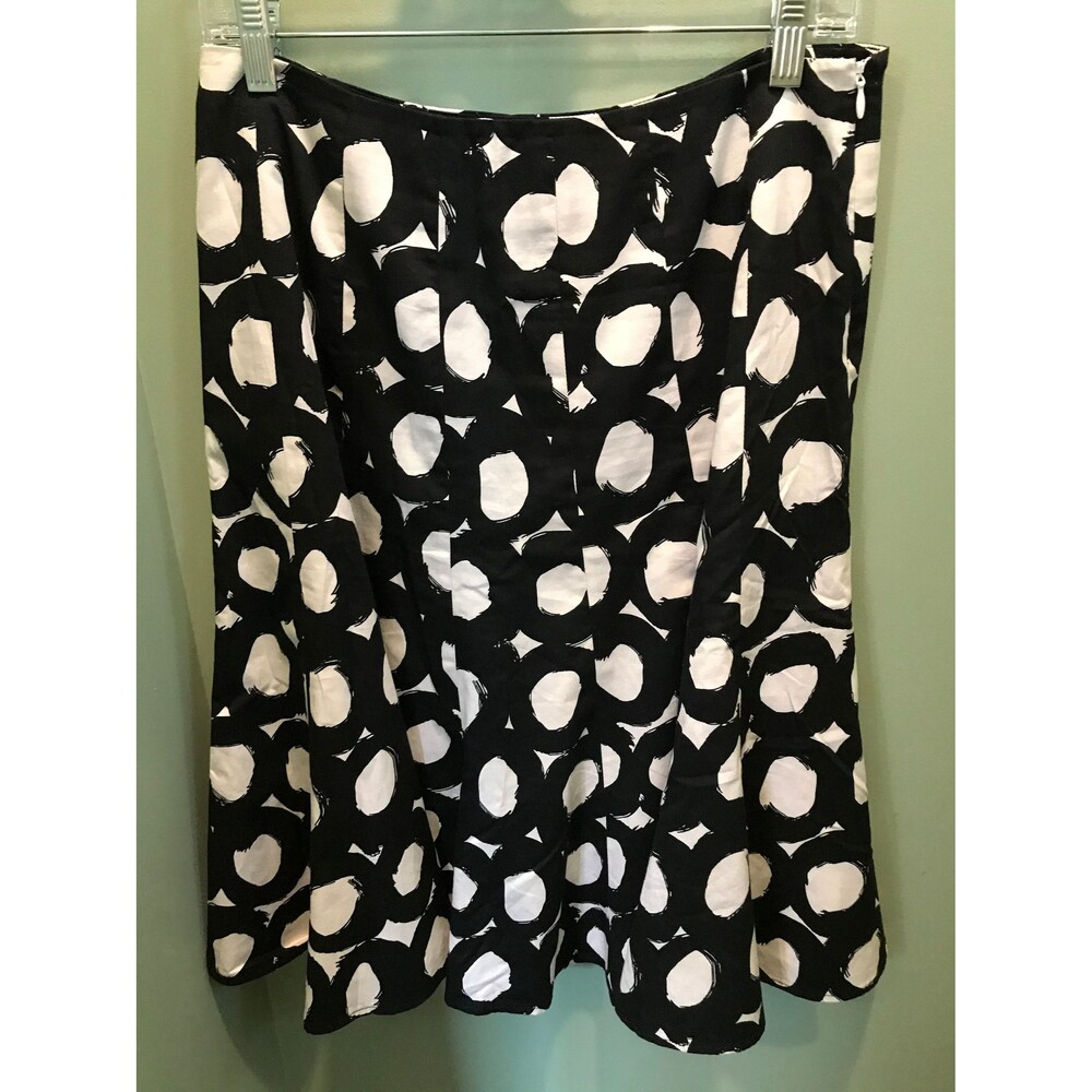 Style and Co abstract Black and White skirt -size 6
